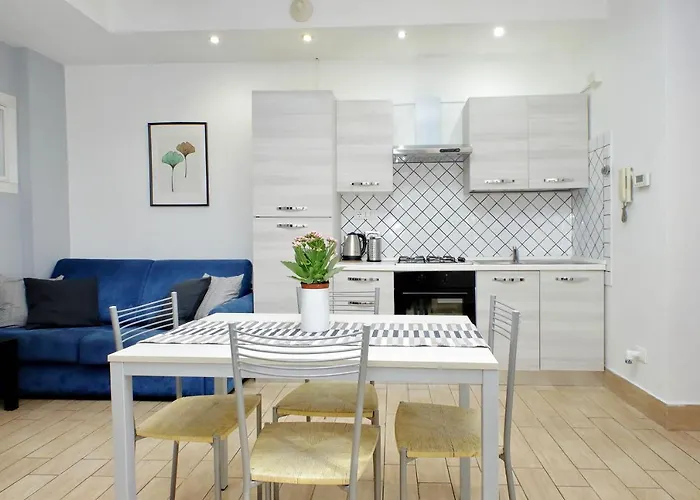 Cozy Vatican Flat With Courtyard